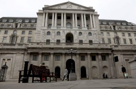 英中央銀行、量的緩和を拡大
